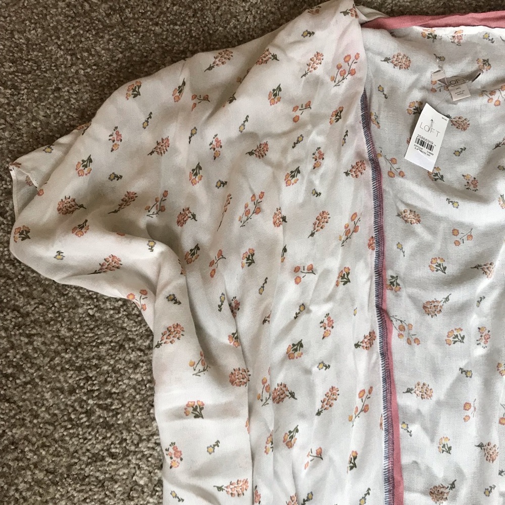 Blush and white floral loft kimono